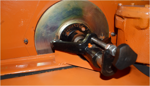 Inbuild sharpening tool as the standard fitment,helps sharpening the flywheel blades without removal